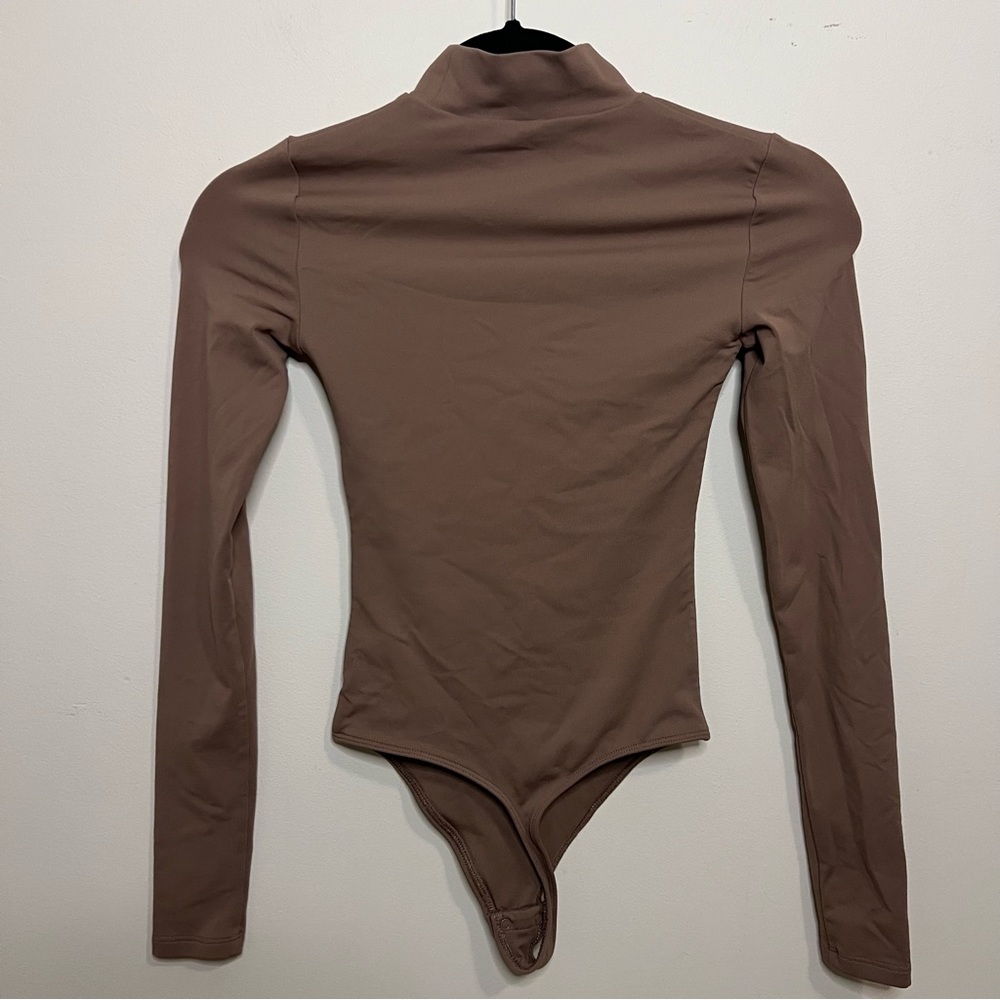 Aritzia Babaton Brown Long Sleeve High Neck Bodysuit Classic Bodycon Tight Mock - Picture 4 of 4